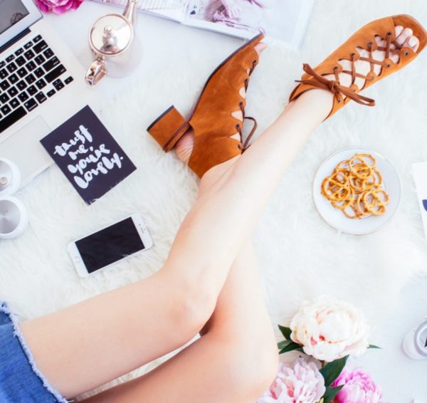 hipster-mum-236832-unsplash